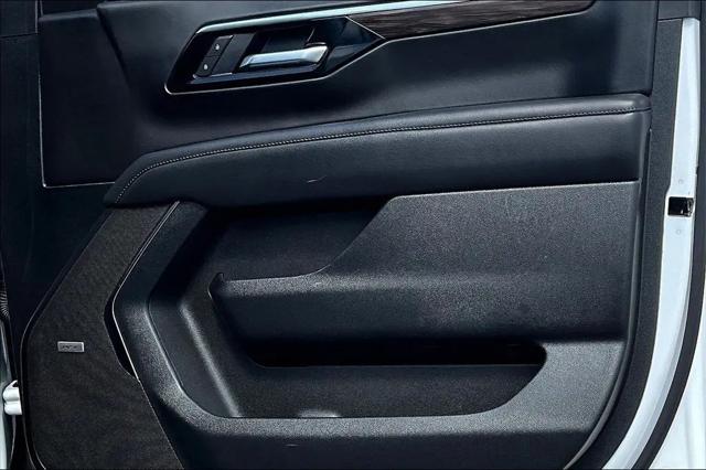2025 Chevrolet Suburban 4WD LT