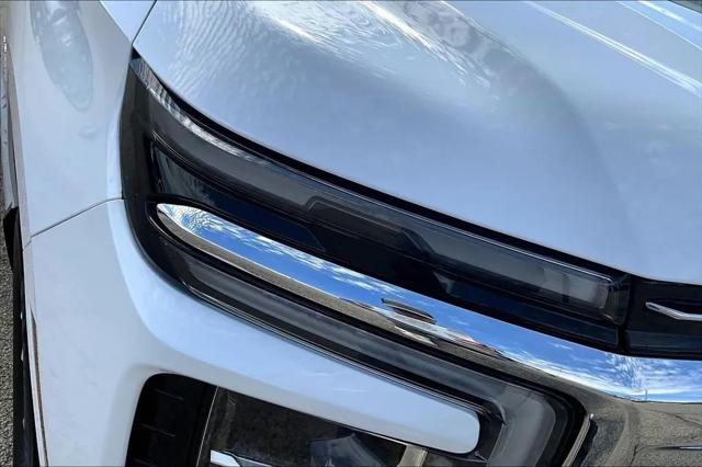 2025 Chevrolet Suburban 4WD LT