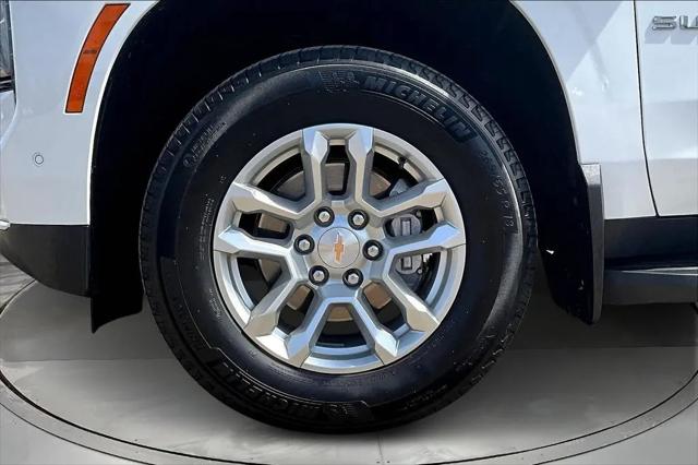 2025 Chevrolet Suburban 4WD LT