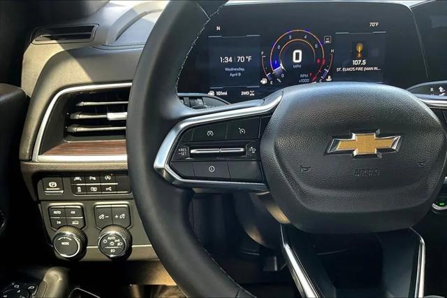 2025 Chevrolet Suburban 4WD LT