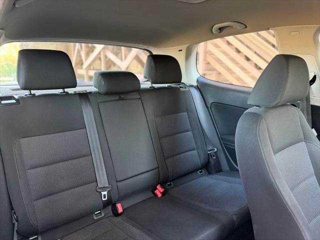 2012 Volkswagen Golf 2.5L 2-Door