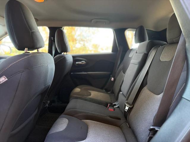 2016 Jeep Cherokee Sport
