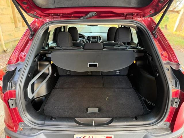 2016 Jeep Cherokee Sport