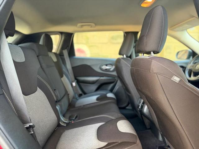 2016 Jeep Cherokee Sport