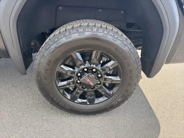 2026 GMC Sierra 2500HD Crew Cab, Standard Bed, AT4, 4WD
