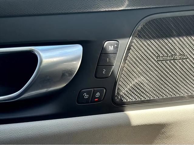 2024 Volvo S60 B5 Ultimate Dark Theme