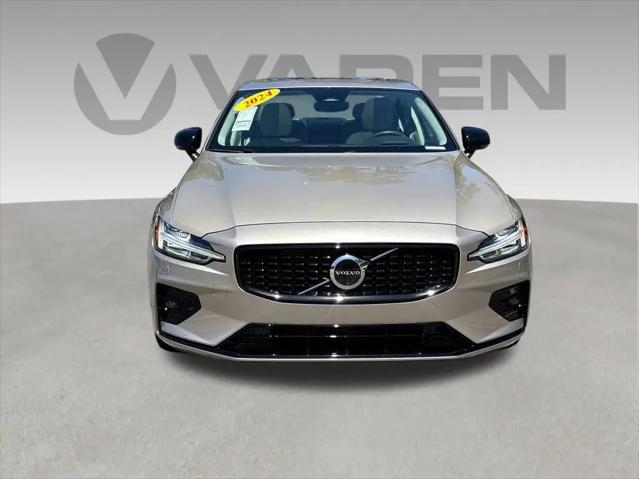 2024 Volvo S60 B5 Ultimate Dark Theme