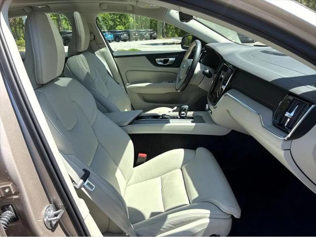 2024 Volvo S60 B5 Ultimate Dark Theme
