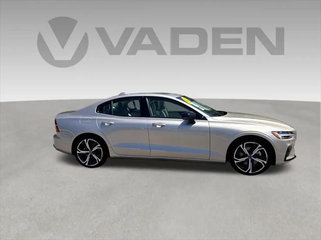 2024 Volvo S60 B5 Ultimate Dark Theme