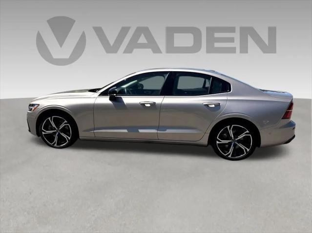 2024 Volvo S60 B5 Ultimate Dark Theme
