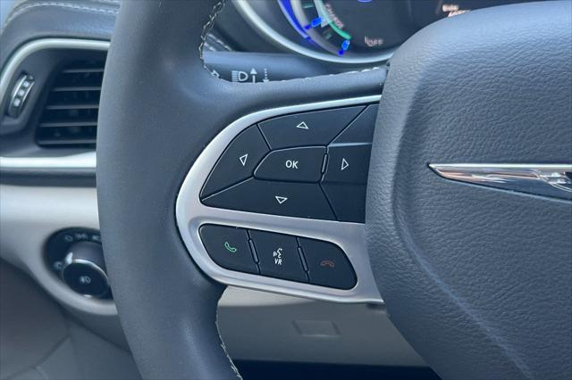 2024 Chrysler Pacifica Hybrid Select