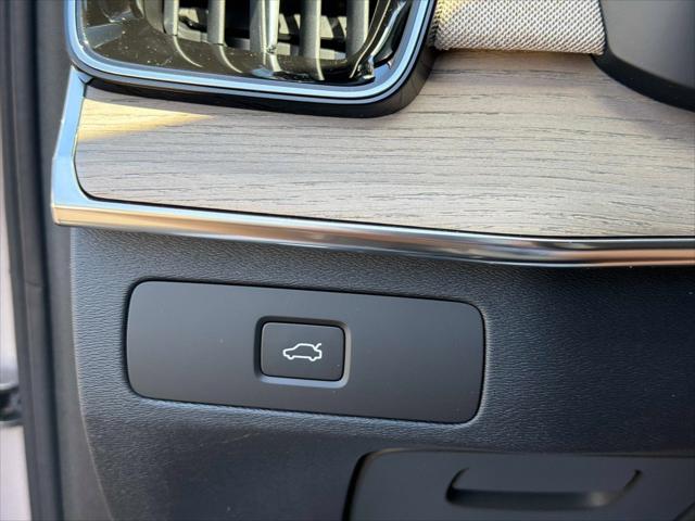 2026 Volvo XC90 Plus, B6 AWD Gas (mild hybrid), Gasoline, Bright, 7 Seats