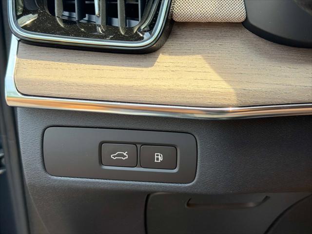 2026 Volvo XC90 Plug-In Hybrid Ultra, T8 AWD, Electric/Gasoline, Bright, 7 Seats