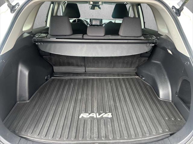 2022 Toyota RAV4 Hybrid LE