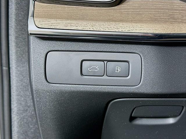 2026 Volvo XC90 Plug-In Hybrid Plus, T8 AWD, Electric/Gasoline, Bright, 7 Seats