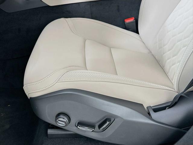 2026 Volvo XC90 Plug-In Hybrid Plus, T8 AWD, Electric/Gasoline, Bright, 7 Seats