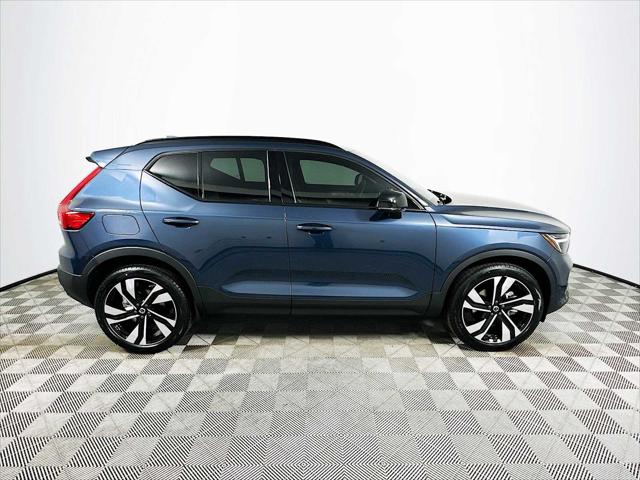 2026 Volvo XC40 Ultra, B5 AWD Gas (mild hybrid), Dark