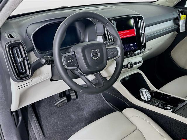 2026 Volvo XC40 Ultra, B5 AWD Gas (mild hybrid), Dark