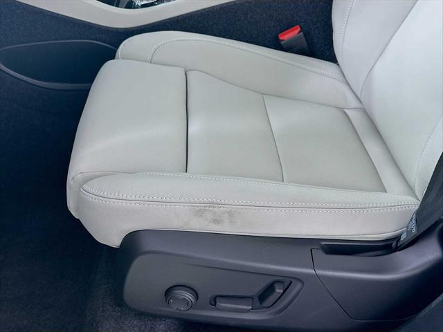 2026 Volvo XC40 Ultra, B5 AWD Gas (mild hybrid), Dark