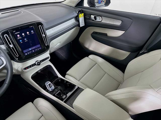 2026 Volvo XC40 Ultra, B5 AWD Gas (mild hybrid), Dark