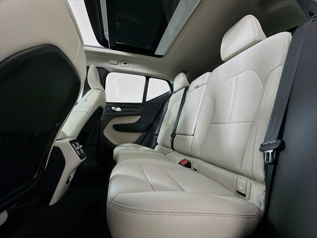 2026 Volvo XC40 Ultra, B5 AWD Gas (mild hybrid), Dark