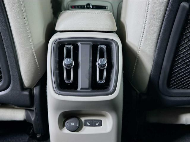 2026 Volvo XC40 Ultra, B5 AWD Gas (mild hybrid), Dark