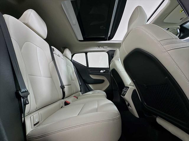 2026 Volvo XC40 Ultra, B5 AWD Gas (mild hybrid), Dark