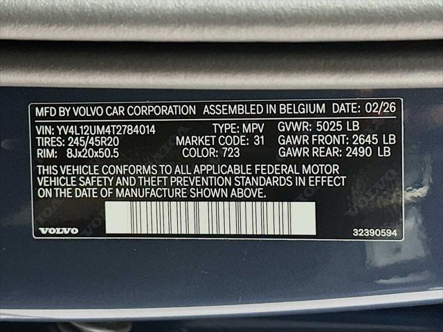 2026 Volvo XC40 Ultra, B5 AWD Gas (mild hybrid), Dark