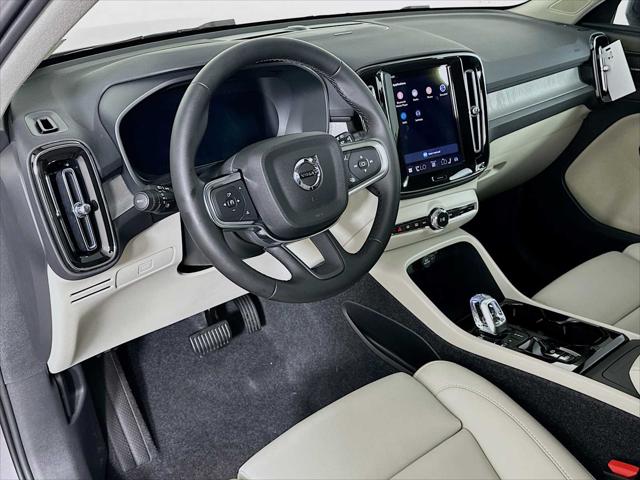 2026 Volvo XC40 Ultra, B5 AWD Gas (mild hybrid), Dark