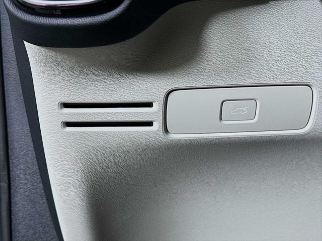 2026 Volvo XC40 Ultra, B5 AWD Gas (mild hybrid), Dark