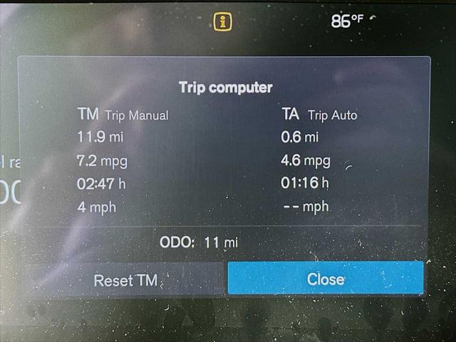 2026 Volvo XC40 Ultra, B5 AWD Gas (mild hybrid), Dark