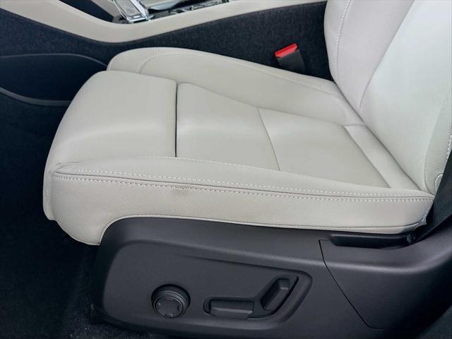 2026 Volvo XC40 Ultra, B5 AWD Gas (mild hybrid), Dark
