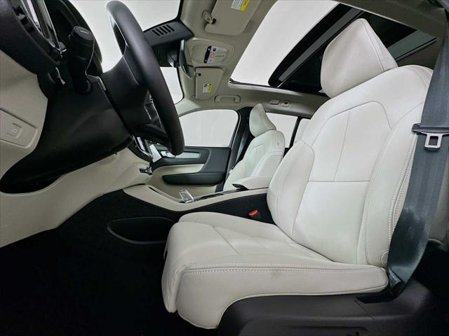 2026 Volvo XC40 Ultra, B5 AWD Gas (mild hybrid), Dark