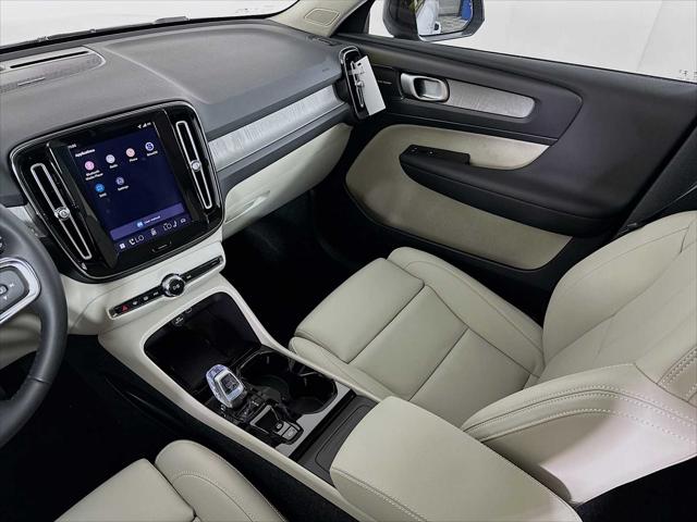 2026 Volvo XC40 Ultra, B5 AWD Gas (mild hybrid), Dark