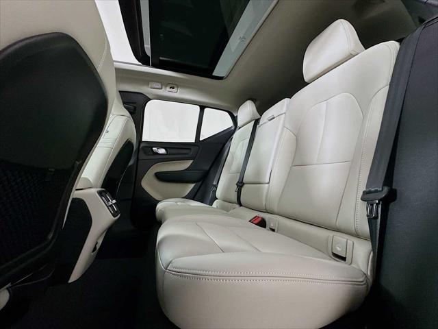 2026 Volvo XC40 Ultra, B5 AWD Gas (mild hybrid), Dark
