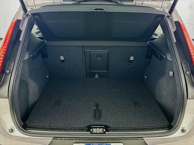 2026 Volvo XC40 Ultra, B5 AWD Gas (mild hybrid), Dark