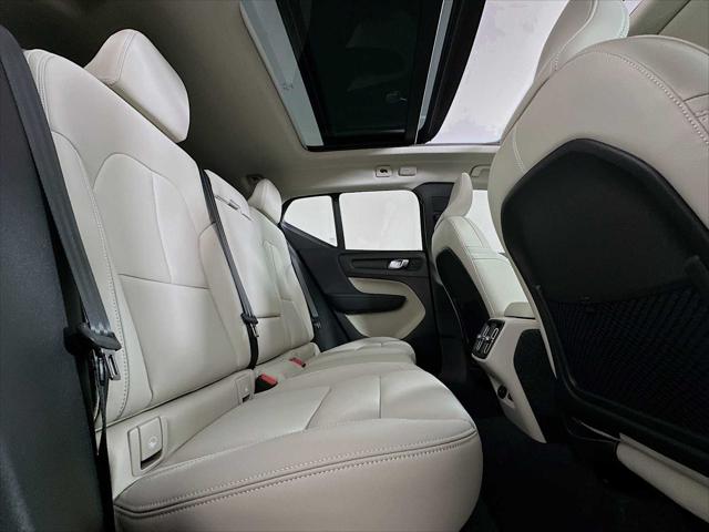 2026 Volvo XC40 Ultra, B5 AWD Gas (mild hybrid), Dark