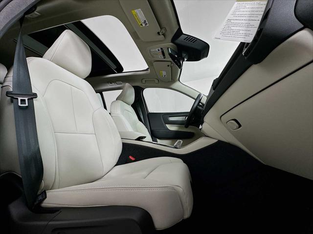 2026 Volvo XC40 Ultra, B5 AWD Gas (mild hybrid), Dark