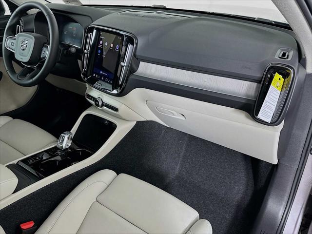 2026 Volvo XC40 Ultra, B5 AWD Gas (mild hybrid), Dark