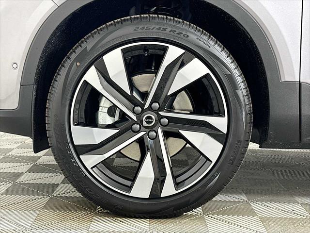 2026 Volvo XC40 Ultra, B5 AWD Gas (mild hybrid), Dark