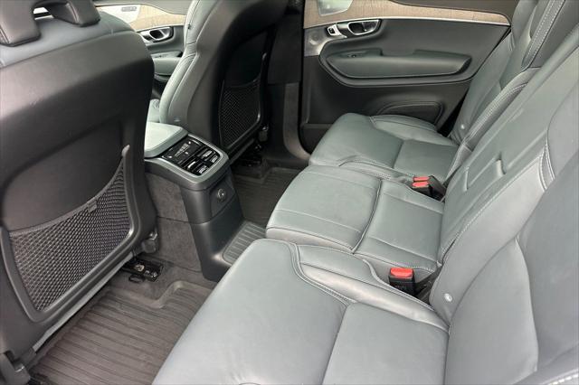 2023 Volvo XC90 Recharge T8 Ultimate Dark Theme 7-Seater