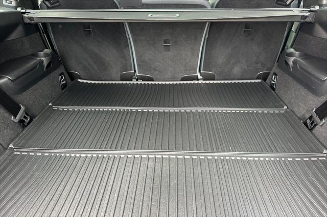 2023 Volvo XC90 Recharge T8 Ultimate Dark Theme 7-Seater