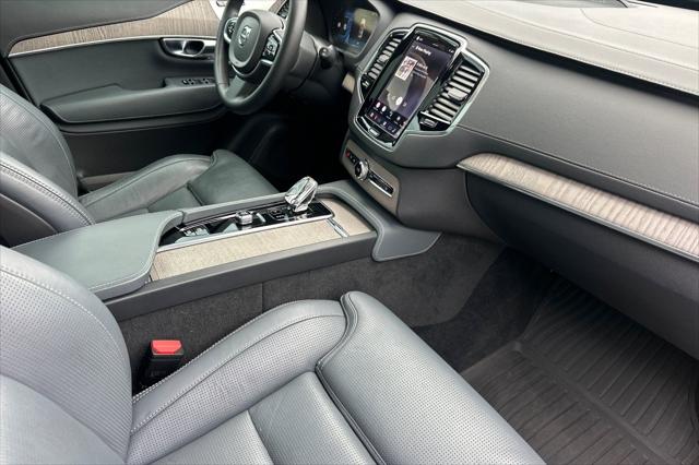 2023 Volvo XC90 Recharge T8 Ultimate Dark Theme 7-Seater