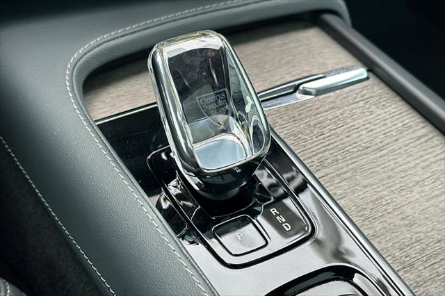 2023 Volvo XC90 Recharge T8 Ultimate Dark Theme 7-Seater