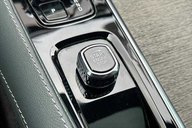2023 Volvo XC90 Recharge T8 Ultimate Dark Theme 7-Seater