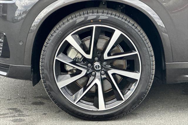 2023 Volvo XC90 Recharge T8 Ultimate Dark Theme 7-Seater