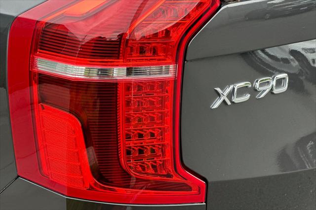 2023 Volvo XC90 Recharge T8 Ultimate Dark Theme 7-Seater