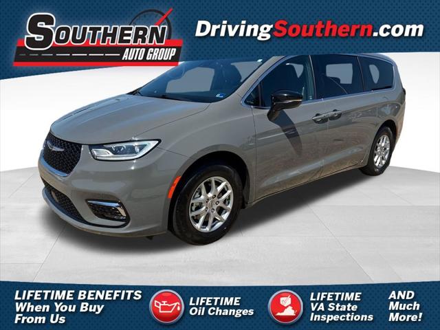 2025 Chrysler Pacifica Select