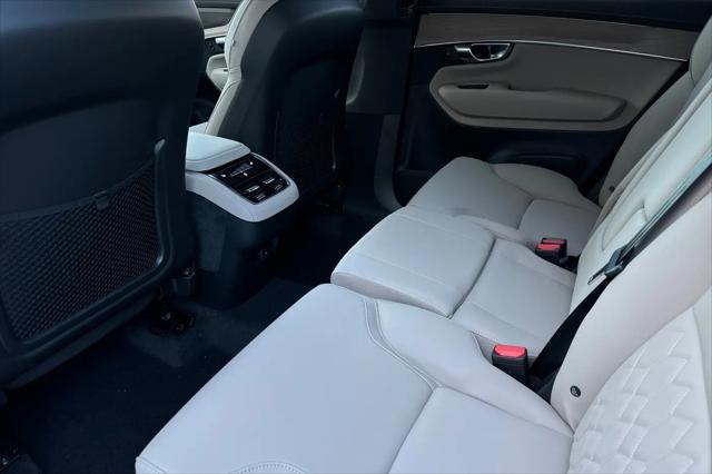 2026 Volvo XC90 Plus, B6 AWD Gas mild hybrid, Gasoline, Bright, 7 Seats