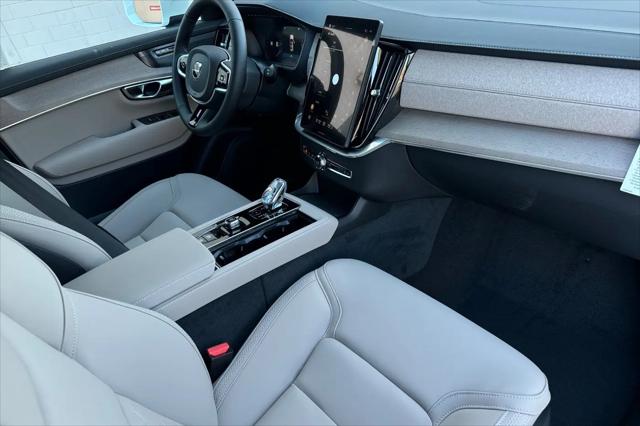 2026 Volvo XC90 Plus, B6 AWD Gas mild hybrid, Gasoline, Bright, 7 Seats